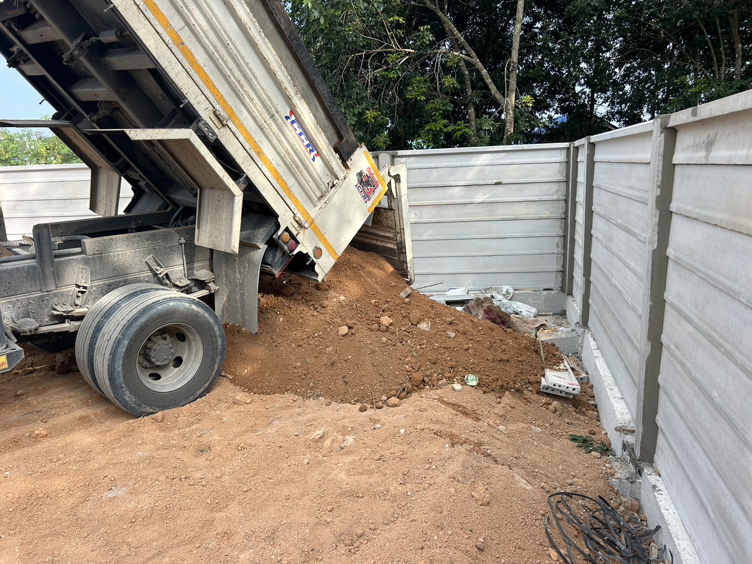 23 - https://ดินหินทรายปลวกแดง.com | บริการจำหน่าย หิน ดิน ทราย ทุกชนิด และรับเหมาถมที่ ขุดสระ ทำกำแพงกันดิน รั้วครบวงจร พร้อมบริการให้เช่ารถแม็คโครเล็กในพื้นที่ปลวกแดง ระยอง ศรีราชา และใกล้เคียง