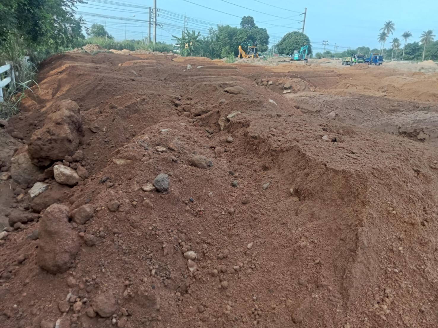 24 - https://ดินหินทรายปลวกแดง.com | บริการจำหน่าย หิน ดิน ทราย ทุกชนิด และรับเหมาถมที่ ขุดสระ ทำกำแพงกันดิน รั้วครบวงจร พร้อมบริการให้เช่ารถแม็คโครเล็กในพื้นที่ปลวกแดง ระยอง ศรีราชา และใกล้เคียง