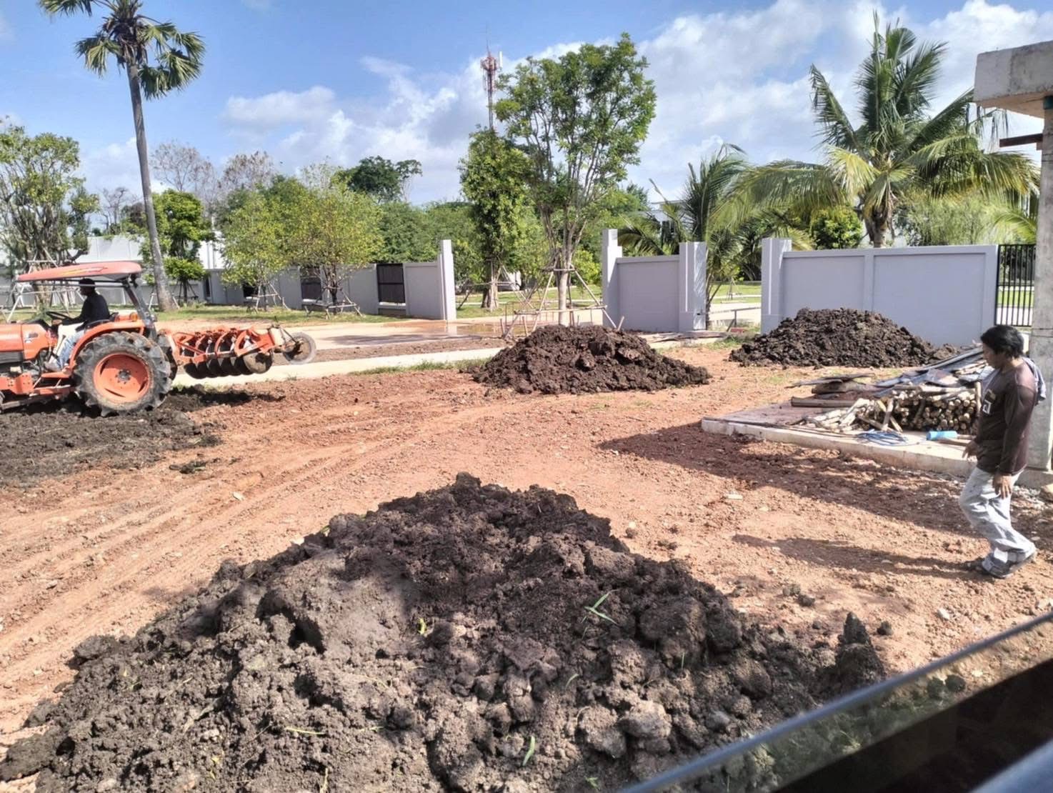 38 - https://ดินหินทรายปลวกแดง.com | บริการจำหน่าย หิน ดิน ทราย ทุกชนิด และรับเหมาถมที่ ขุดสระ ทำกำแพงกันดิน รั้วครบวงจร พร้อมบริการให้เช่ารถแม็คโครเล็กในพื้นที่ปลวกแดง ระยอง ศรีราชา และใกล้เคียง