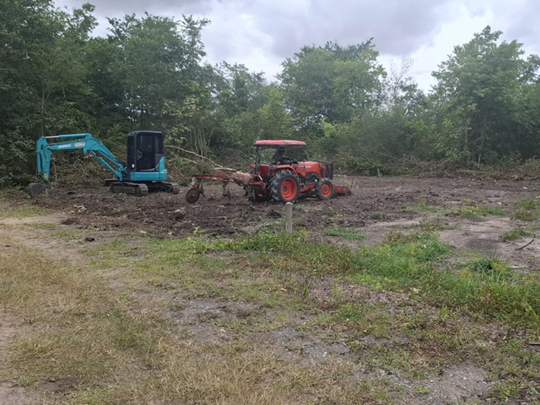 41 - https://ดินหินทรายปลวกแดง.com | บริการจำหน่าย หิน ดิน ทราย ทุกชนิด และรับเหมาถมที่ ขุดสระ ทำกำแพงกันดิน รั้วครบวงจร พร้อมบริการให้เช่ารถแม็คโครเล็กในพื้นที่ปลวกแดง ระยอง ศรีราชา และใกล้เคียง