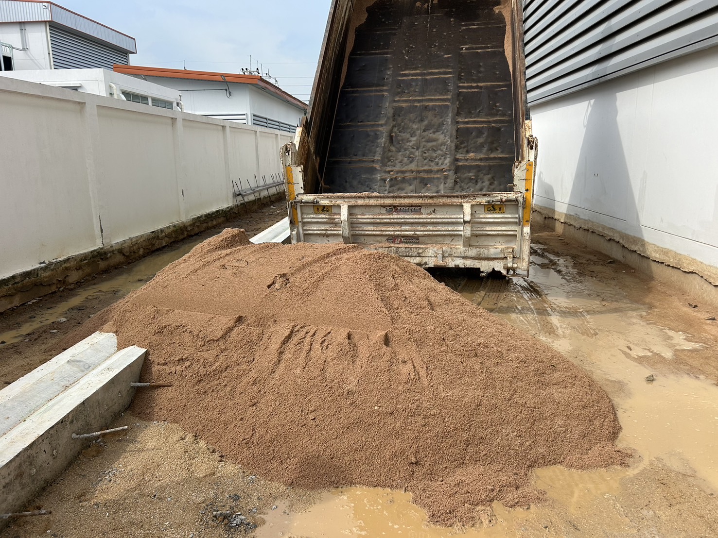 44 - https://ดินหินทรายปลวกแดง.com | บริการจำหน่าย หิน ดิน ทราย ทุกชนิด และรับเหมาถมที่ ขุดสระ ทำกำแพงกันดิน รั้วครบวงจร พร้อมบริการให้เช่ารถแม็คโครเล็กในพื้นที่ปลวกแดง ระยอง ศรีราชา และใกล้เคียง