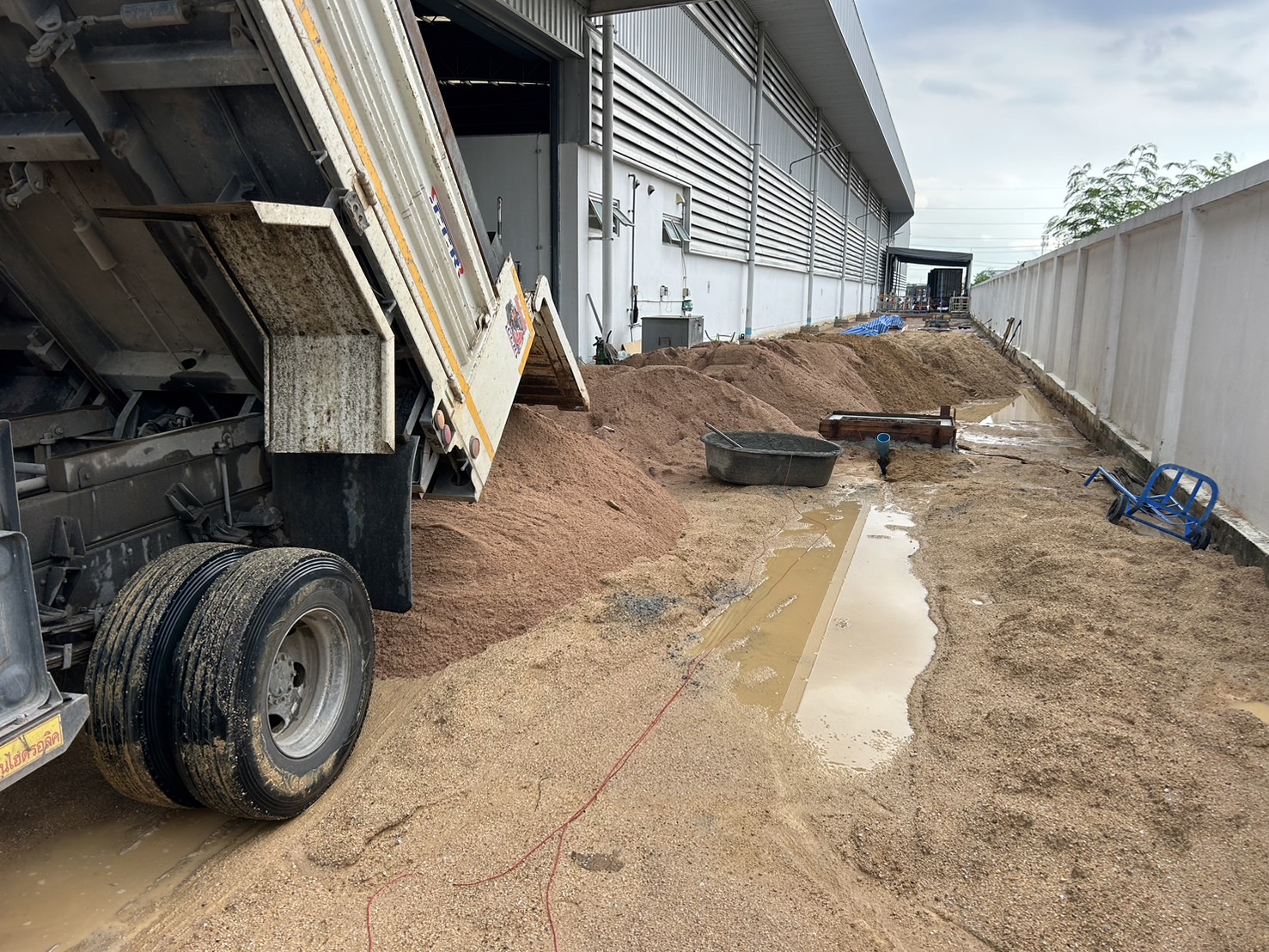 45 - https://ดินหินทรายปลวกแดง.com | บริการจำหน่าย หิน ดิน ทราย ทุกชนิด และรับเหมาถมที่ ขุดสระ ทำกำแพงกันดิน รั้วครบวงจร พร้อมบริการให้เช่ารถแม็คโครเล็กในพื้นที่ปลวกแดง ระยอง ศรีราชา และใกล้เคียง