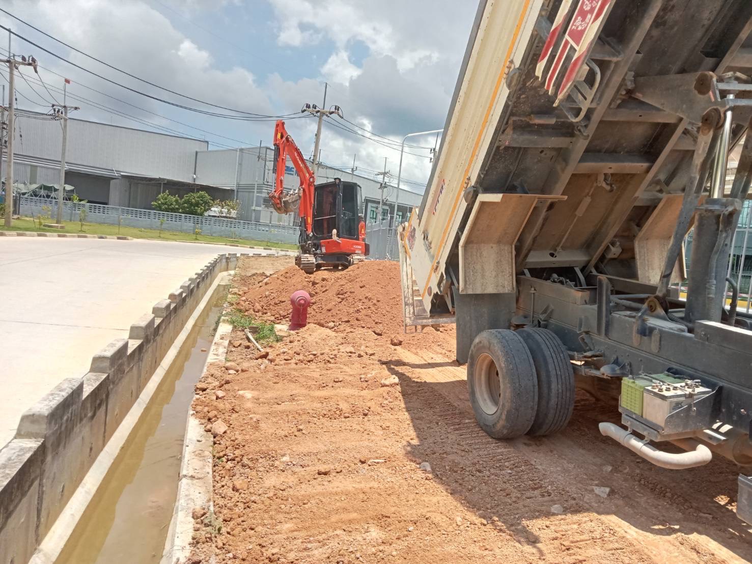 51 - https://ดินหินทรายปลวกแดง.com | บริการจำหน่าย หิน ดิน ทราย ทุกชนิด และรับเหมาถมที่ ขุดสระ ทำกำแพงกันดิน รั้วครบวงจร พร้อมบริการให้เช่ารถแม็คโครเล็กในพื้นที่ปลวกแดง ระยอง ศรีราชา และใกล้เคียง