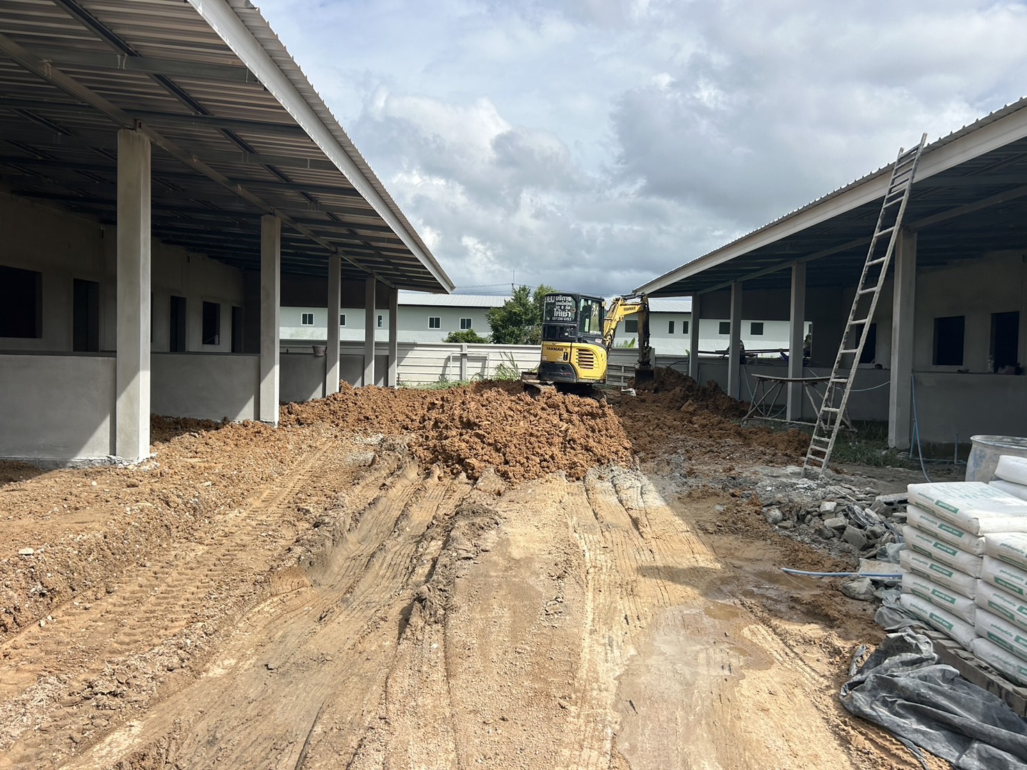 52 - https://ดินหินทรายปลวกแดง.com | บริการจำหน่าย หิน ดิน ทราย ทุกชนิด และรับเหมาถมที่ ขุดสระ ทำกำแพงกันดิน รั้วครบวงจร พร้อมบริการให้เช่ารถแม็คโครเล็กในพื้นที่ปลวกแดง ระยอง ศรีราชา และใกล้เคียง