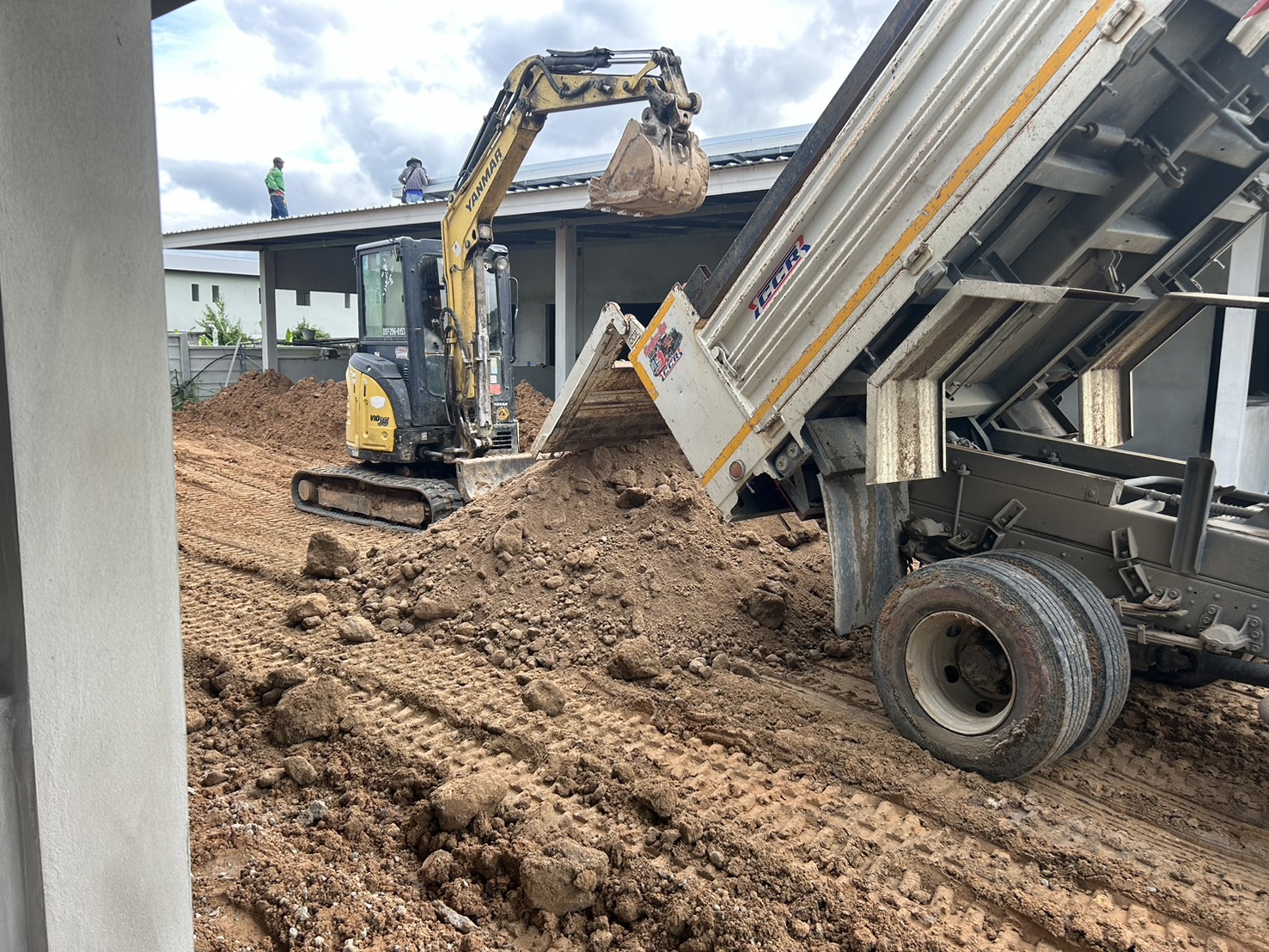 53 - https://ดินหินทรายปลวกแดง.com | บริการจำหน่าย หิน ดิน ทราย ทุกชนิด และรับเหมาถมที่ ขุดสระ ทำกำแพงกันดิน รั้วครบวงจร พร้อมบริการให้เช่ารถแม็คโครเล็กในพื้นที่ปลวกแดง ระยอง ศรีราชา และใกล้เคียง