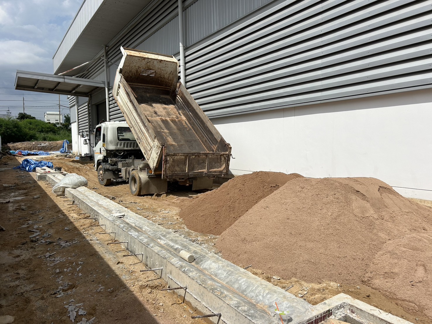 56 - https://ดินหินทรายปลวกแดง.com | บริการจำหน่าย หิน ดิน ทราย ทุกชนิด และรับเหมาถมที่ ขุดสระ ทำกำแพงกันดิน รั้วครบวงจร พร้อมบริการให้เช่ารถแม็คโครเล็กในพื้นที่ปลวกแดง ระยอง ศรีราชา และใกล้เคียง