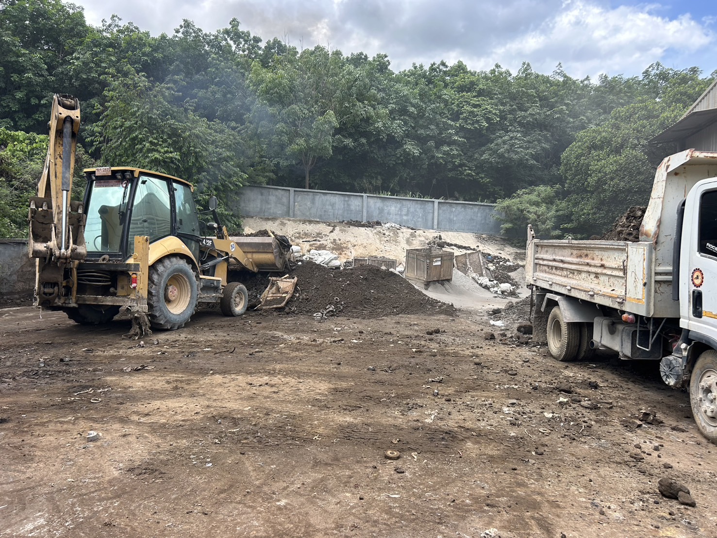 60 - https://ดินหินทรายปลวกแดง.com | บริการจำหน่าย หิน ดิน ทราย ทุกชนิด และรับเหมาถมที่ ขุดสระ ทำกำแพงกันดิน รั้วครบวงจร พร้อมบริการให้เช่ารถแม็คโครเล็กในพื้นที่ปลวกแดง ระยอง ศรีราชา และใกล้เคียง