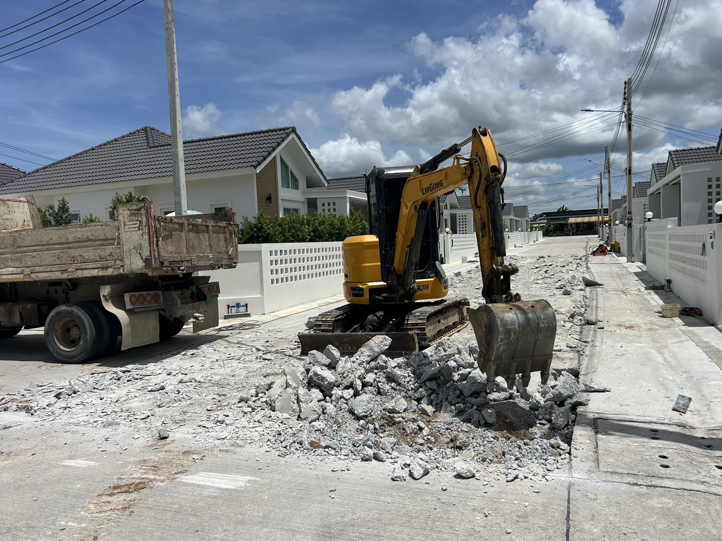 64 - https://ดินหินทรายปลวกแดง.com | บริการจำหน่าย หิน ดิน ทราย ทุกชนิด และรับเหมาถมที่ ขุดสระ ทำกำแพงกันดิน รั้วครบวงจร พร้อมบริการให้เช่ารถแม็คโครเล็กในพื้นที่ปลวกแดง ระยอง ศรีราชา และใกล้เคียง