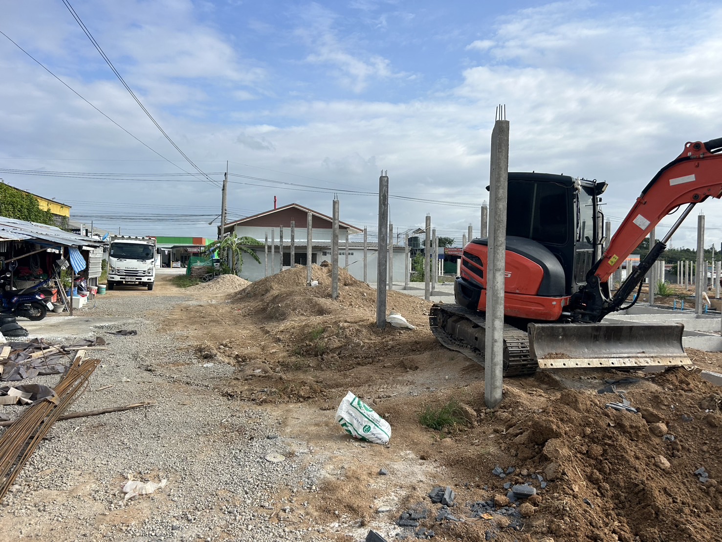 80 - https://ดินหินทรายปลวกแดง.com | บริการจำหน่าย หิน ดิน ทราย ทุกชนิด และรับเหมาถมที่ ขุดสระ ทำกำแพงกันดิน รั้วครบวงจร พร้อมบริการให้เช่ารถแม็คโครเล็กในพื้นที่ปลวกแดง ระยอง ศรีราชา และใกล้เคียง