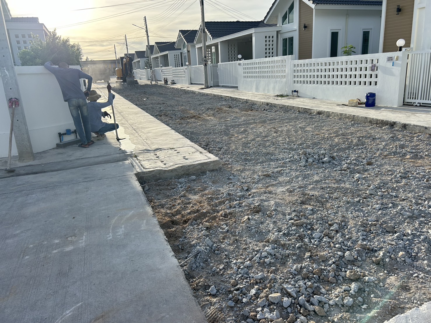 82 - https://ดินหินทรายปลวกแดง.com | บริการจำหน่าย หิน ดิน ทราย ทุกชนิด และรับเหมาถมที่ ขุดสระ ทำกำแพงกันดิน รั้วครบวงจร พร้อมบริการให้เช่ารถแม็คโครเล็กในพื้นที่ปลวกแดง ระยอง ศรีราชา และใกล้เคียง