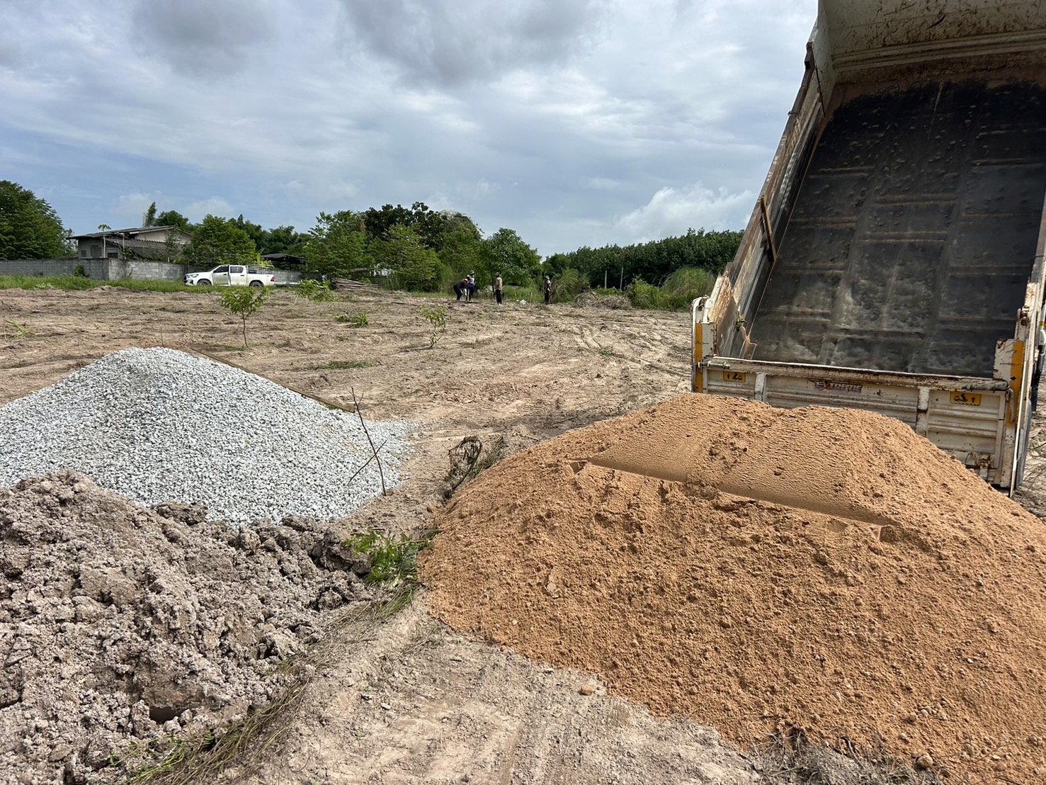 84 - https://ดินหินทรายปลวกแดง.com | บริการจำหน่าย หิน ดิน ทราย ทุกชนิด และรับเหมาถมที่ ขุดสระ ทำกำแพงกันดิน รั้วครบวงจร พร้อมบริการให้เช่ารถแม็คโครเล็กในพื้นที่ปลวกแดง ระยอง ศรีราชา และใกล้เคียง