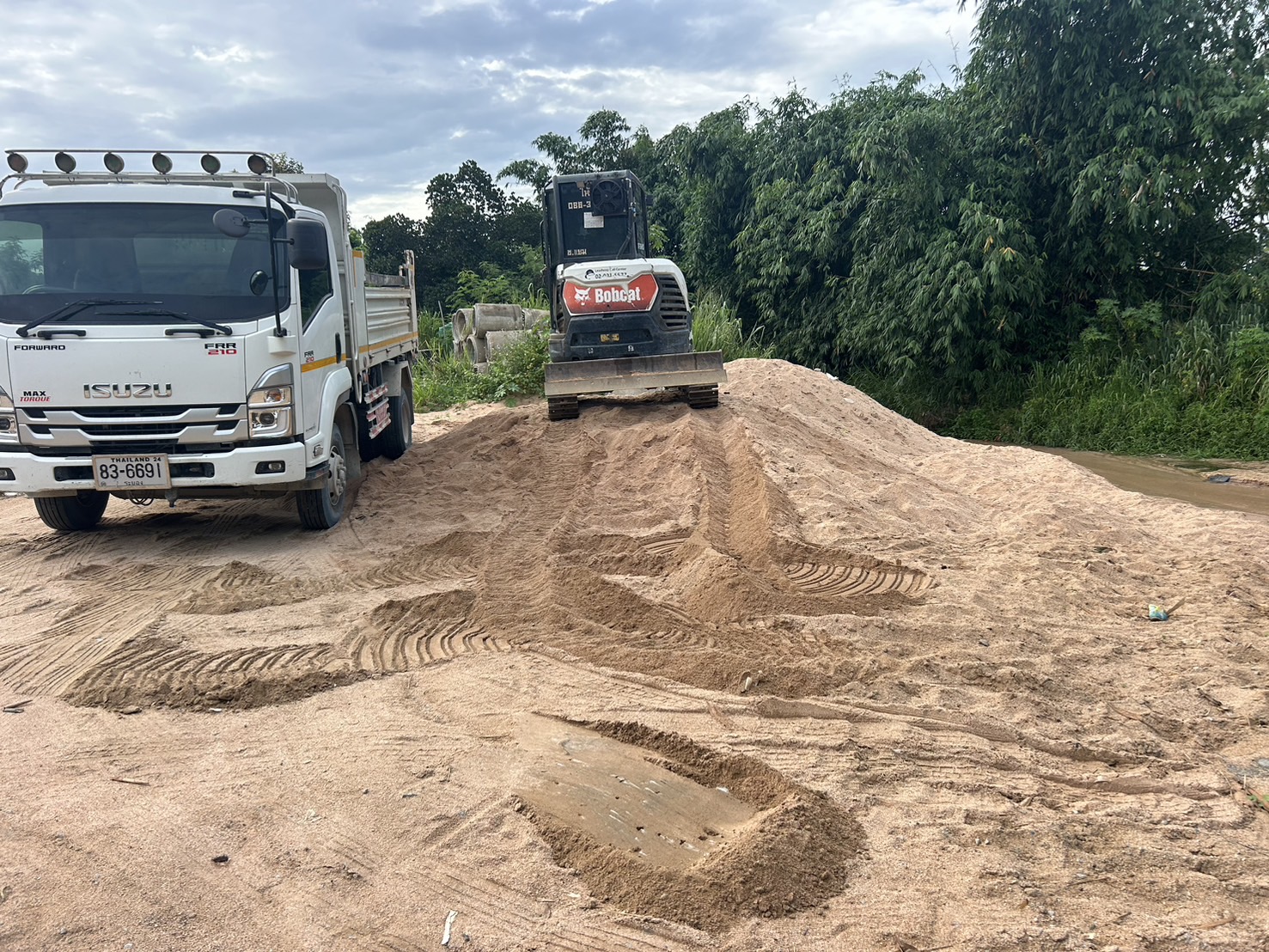 85 - https://ดินหินทรายปลวกแดง.com | บริการจำหน่าย หิน ดิน ทราย ทุกชนิด และรับเหมาถมที่ ขุดสระ ทำกำแพงกันดิน รั้วครบวงจร พร้อมบริการให้เช่ารถแม็คโครเล็กในพื้นที่ปลวกแดง ระยอง ศรีราชา และใกล้เคียง