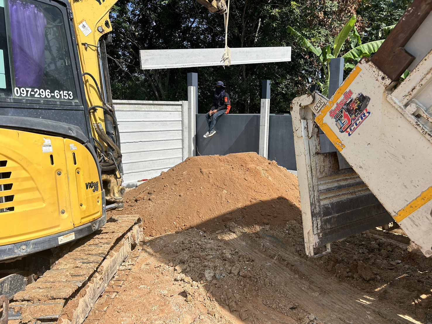 87 - https://ดินหินทรายปลวกแดง.com | บริการจำหน่าย หิน ดิน ทราย ทุกชนิด และรับเหมาถมที่ ขุดสระ ทำกำแพงกันดิน รั้วครบวงจร พร้อมบริการให้เช่ารถแม็คโครเล็กในพื้นที่ปลวกแดง ระยอง ศรีราชา และใกล้เคียง